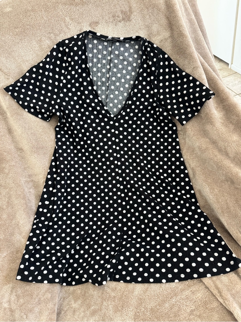 Zara Black and White Polka Dot V‑Neck Mini Dress